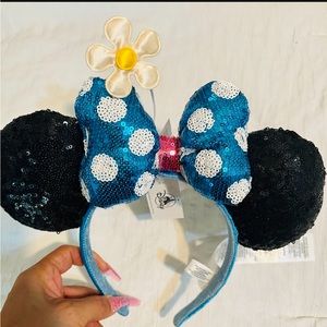 Disney Minnie ears with daisy flower